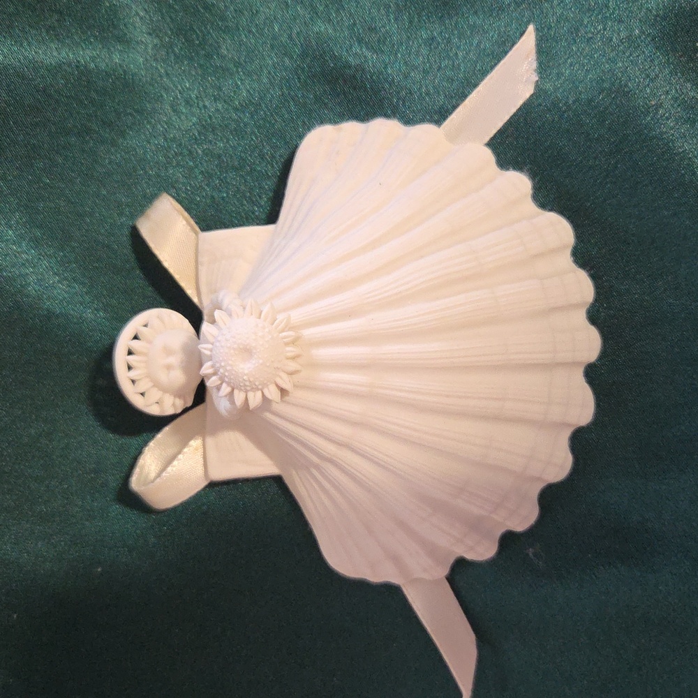 Sunflower Angel Special Edition Ornament/Figurine 1996. Made in the USA.